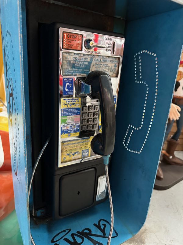 ancienne cabine téléphonique américaine