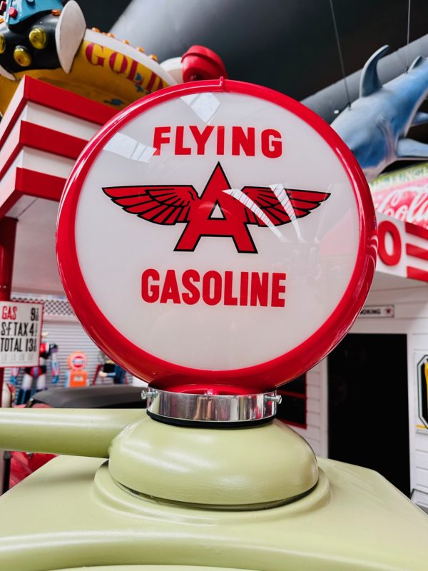 Pompe à essence Flying Gasoline globe