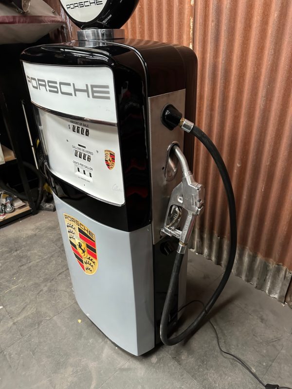 Pompe à essence américaine Porsche restaurée
