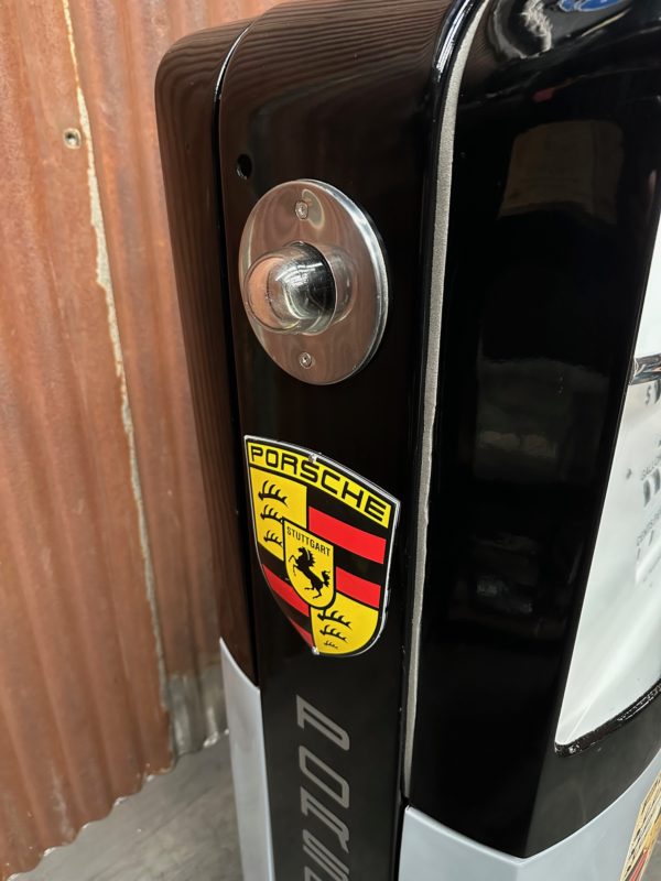 Pompe à essence Porsche Gilbarco restaurée 1960