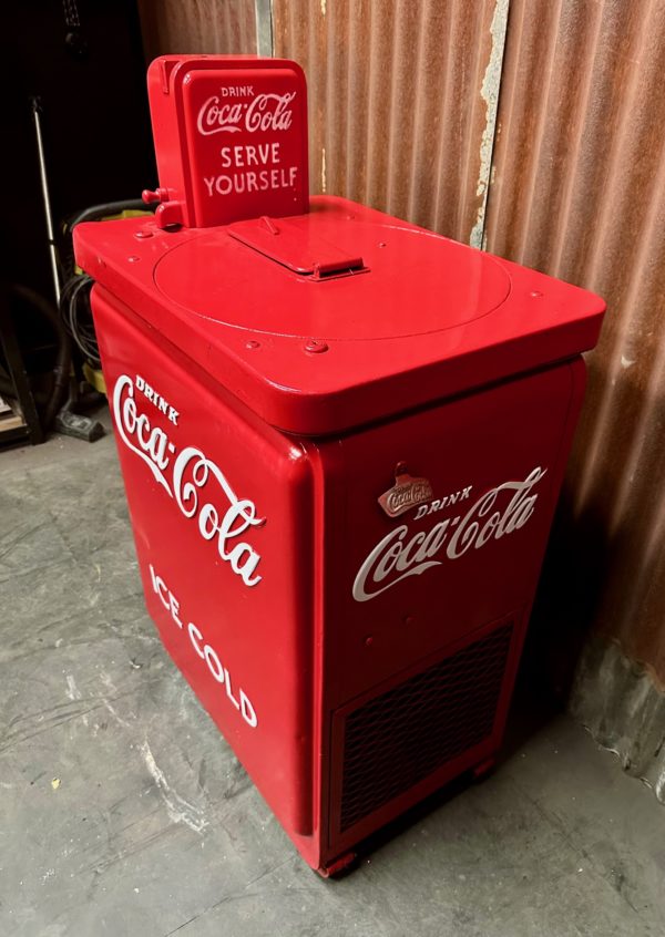 Distributeur coca cola américain 1930