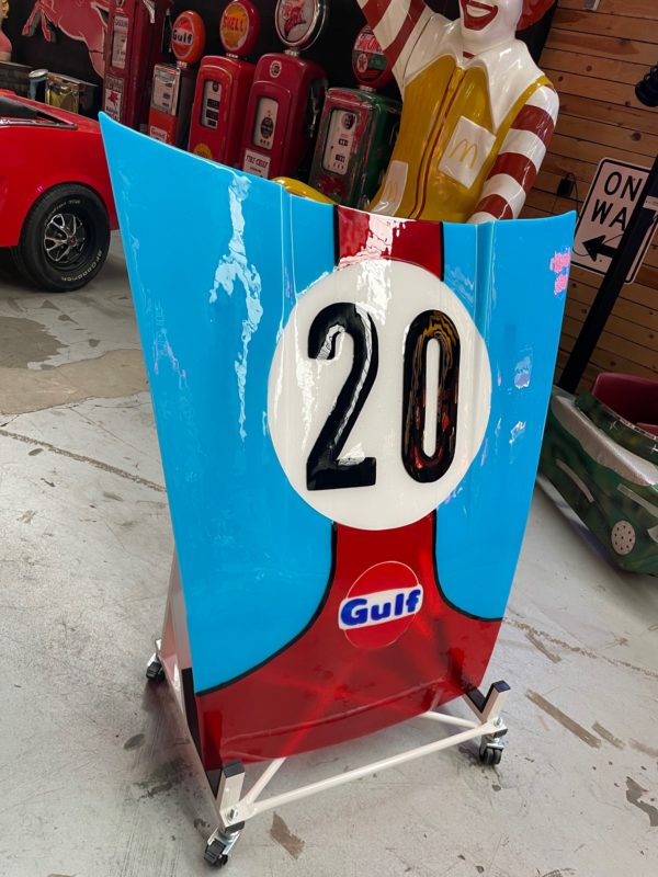 Capot de Porsche 911 Gulf entièrement en verre.