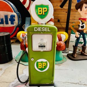 Pompe à essence BP avec sa patine d'origine de 1957.