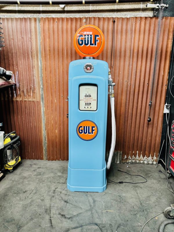 Ancienne Pompe à essence Gulf américaine de 1948 restaurée