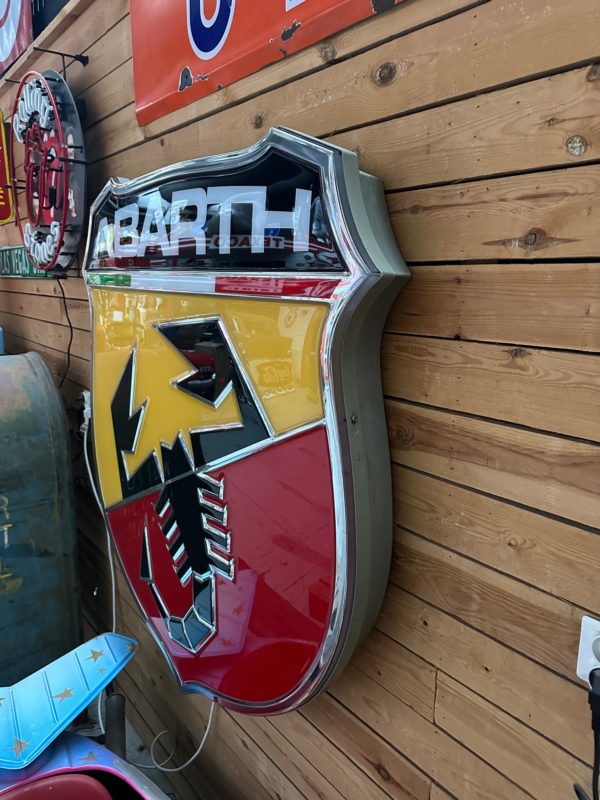 ancienne enseigne lumineuse Abarth de Garage