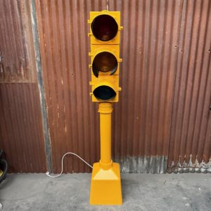 Authentique Feu rouge américain Tricolore restauré.