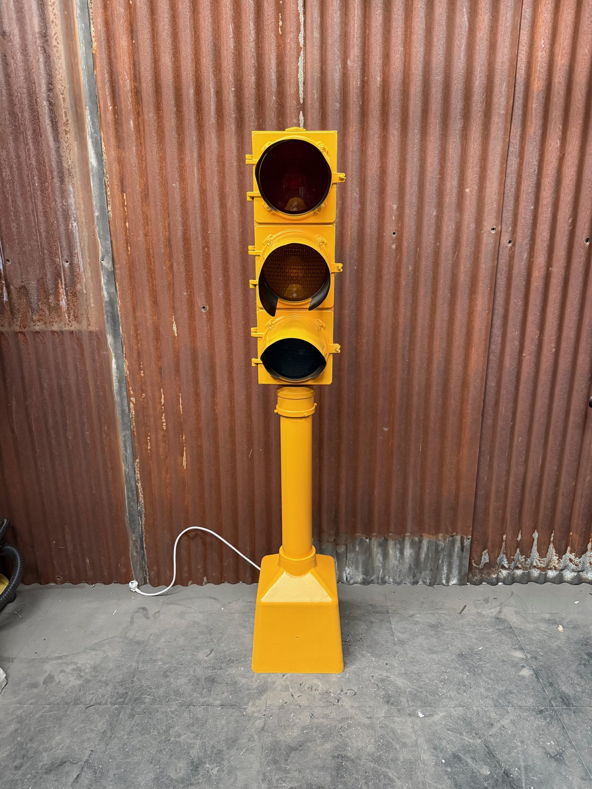 Authentique Feu rouge américain Tricolore restauré. Authentique Feu rouge américain Tricolore restauré.