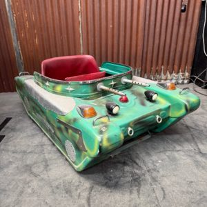 Sujet de manège : char en métal de carrousel de foire avec sa patine d’origine.