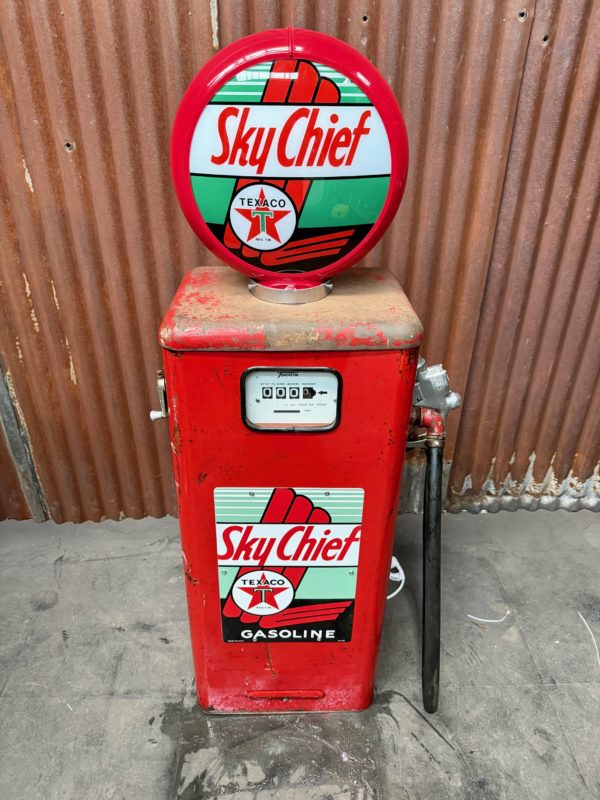 Texaco Sky Chief American gas pump