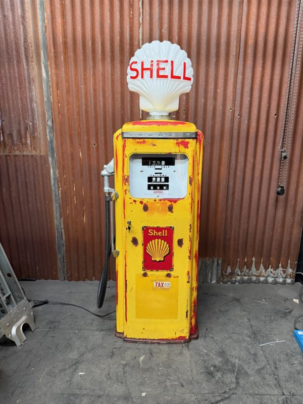 Shell American gas pump from 1955 with original patina