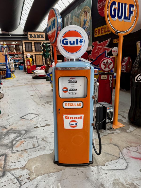 Pompe à essence GULF Tokheim P300 américaine de 1955 Restaurée