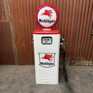 Pompe à essence Mobilgas américaine