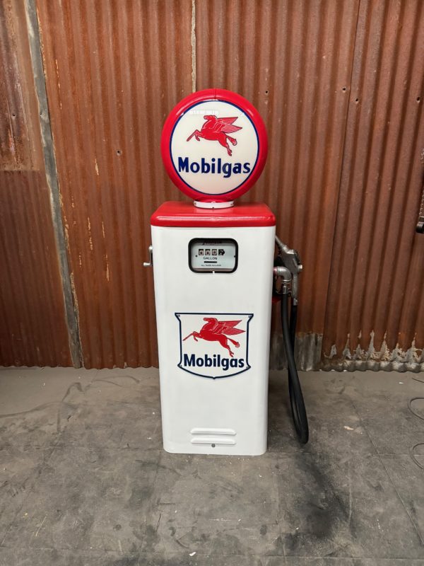 Pompe à essence Mobilgas américaine