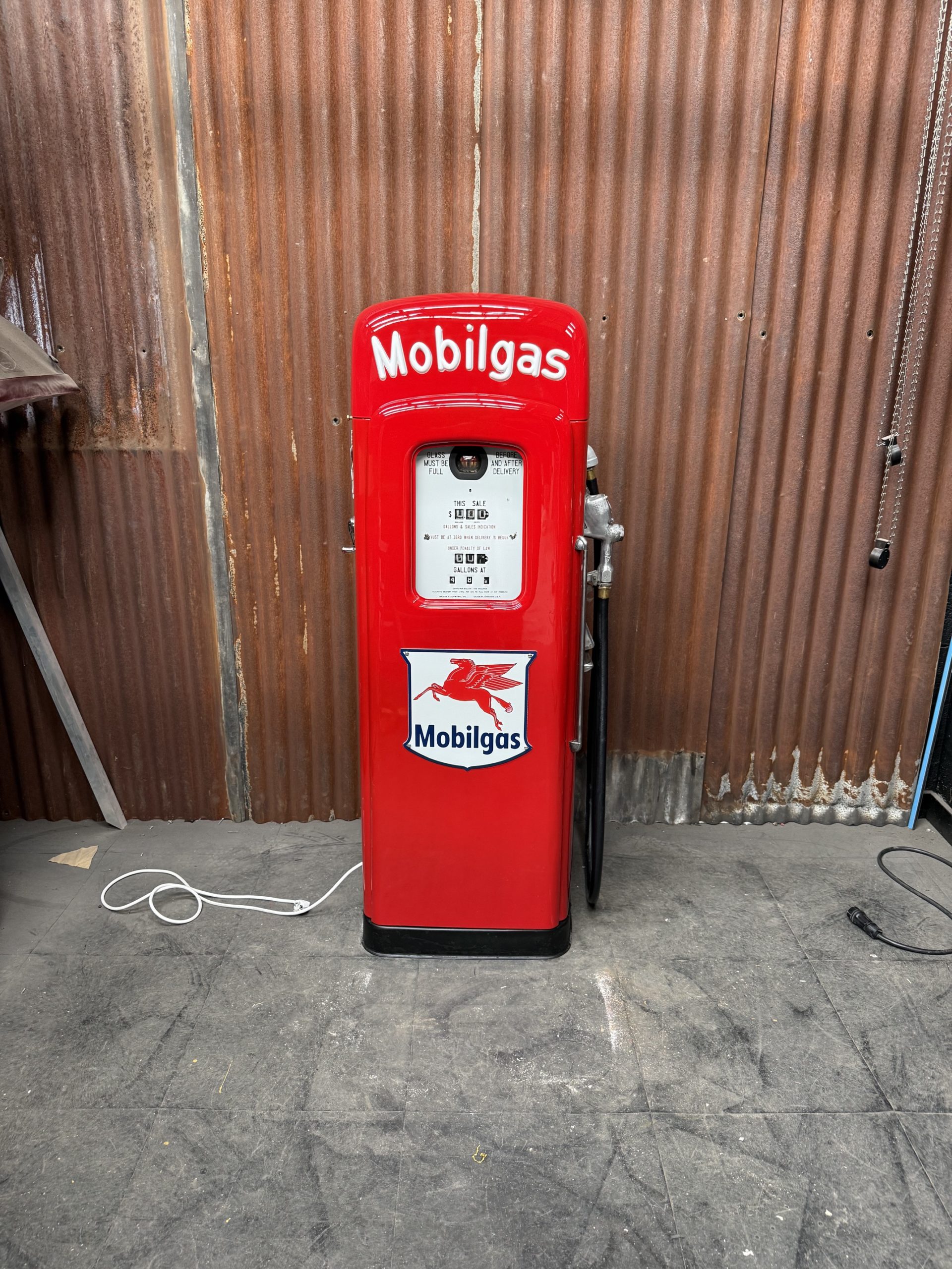 Pompe à essence Mobilgas américaine de 1950 restaurée Pompe à essence Mobilgas américaine de 1950 restaurée