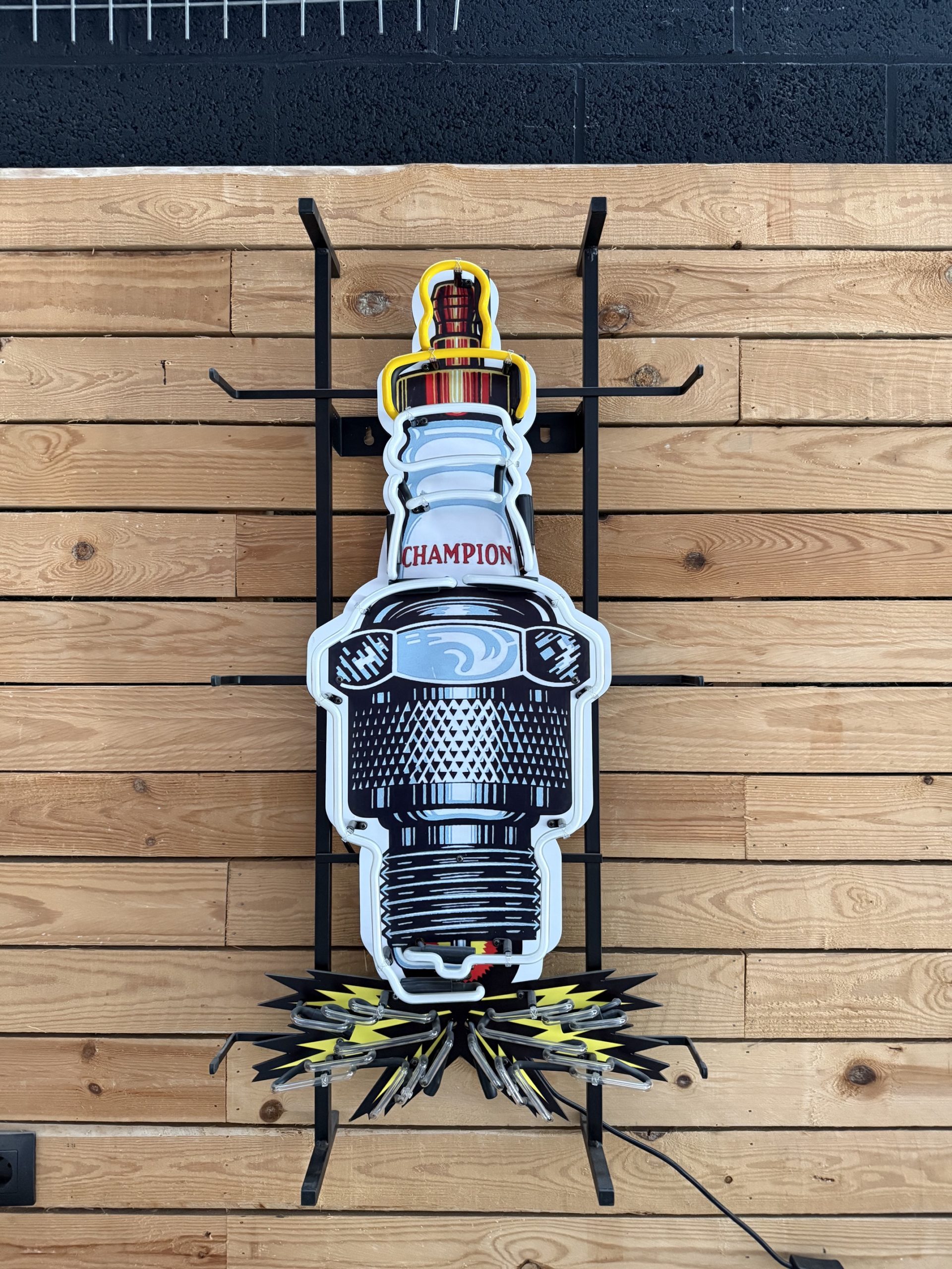 Enseigne néon champion spark plug Enseigne néon champion spark plug