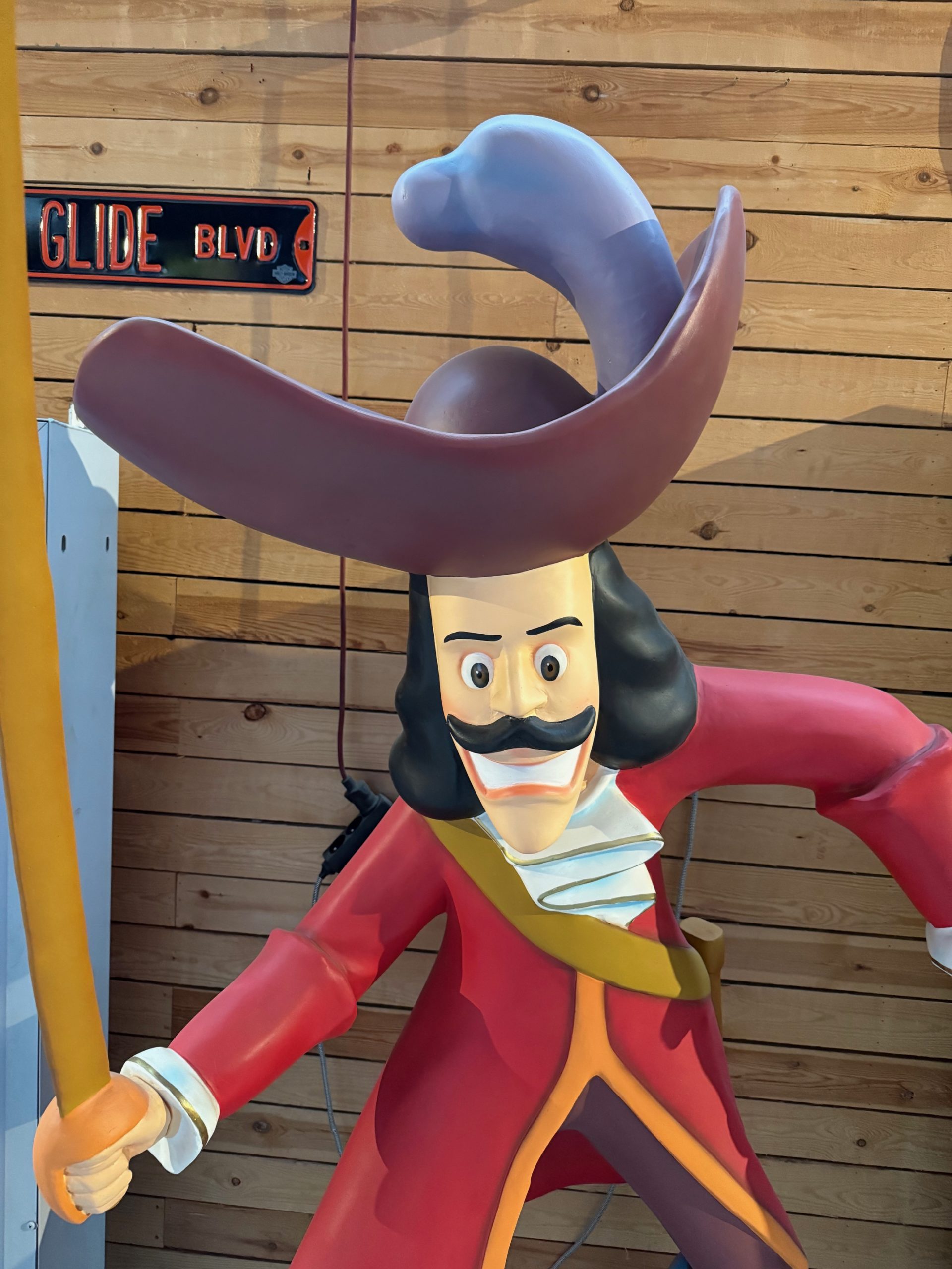 Statue de capitaine crochet 190 cm